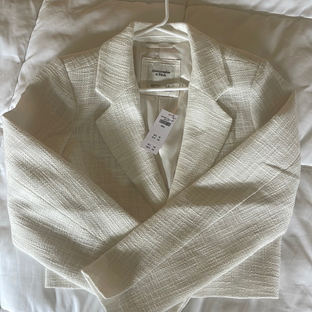 Abercrombie women’s cropped blazer